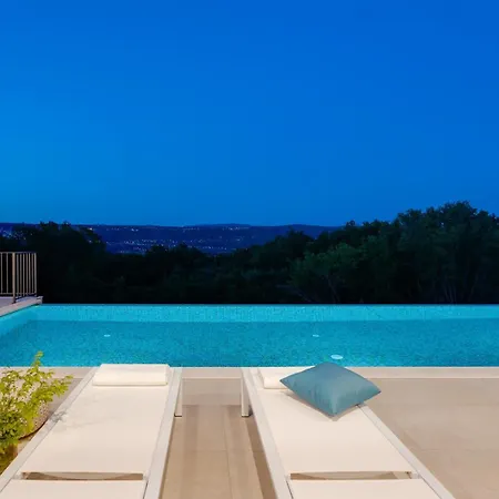 Villa Hillside Gem Heated Pool,hottub,billiard