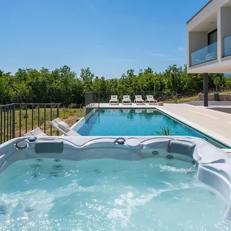 Hillside Gem Heated Pool,hottub,billiard فيلة