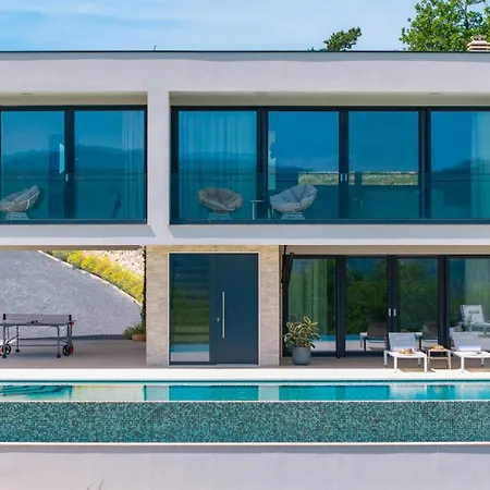 Hillside Gem Heated Pool,hottub,billiard إيموتسكي