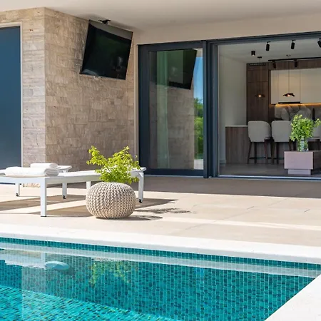 Hillside Gem Heated Pool,hottub,billiard