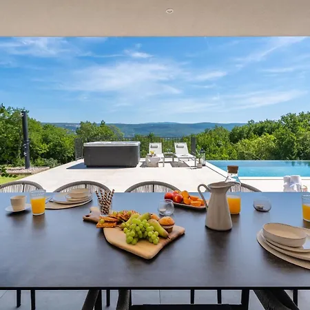 Hillside Gem Heated Pool,hottub,billiard Villa