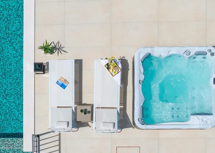 Vila Hillside Gem Heated Pool,hottub,billiard