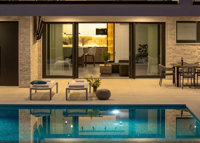 Hillside Gem Heated Pool,hottub,billiard * Imotski