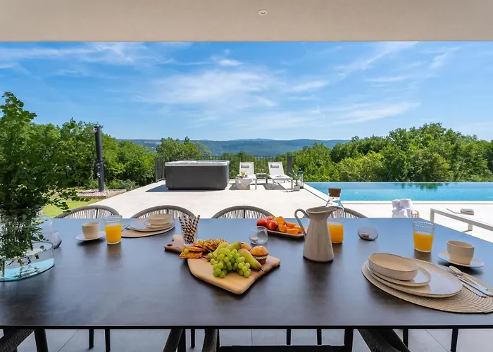 Hillside Gem Heated Pool,hottub,billiard Vila
